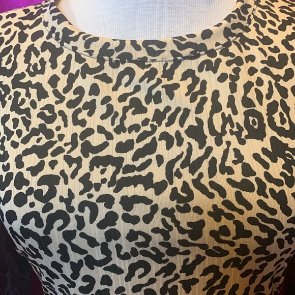 Top show size 1 European (small to medium cnd) stretchy material, sheer … - Picture 5 of 9